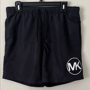 Like New! Michael Kors Black Shorts in Size M